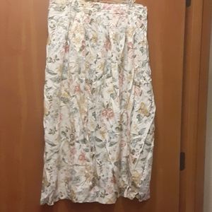 Floral skirt with pockets